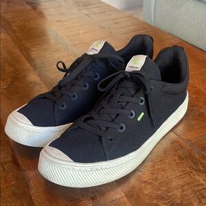 Cariuma black knit means sustainable sneakers 10